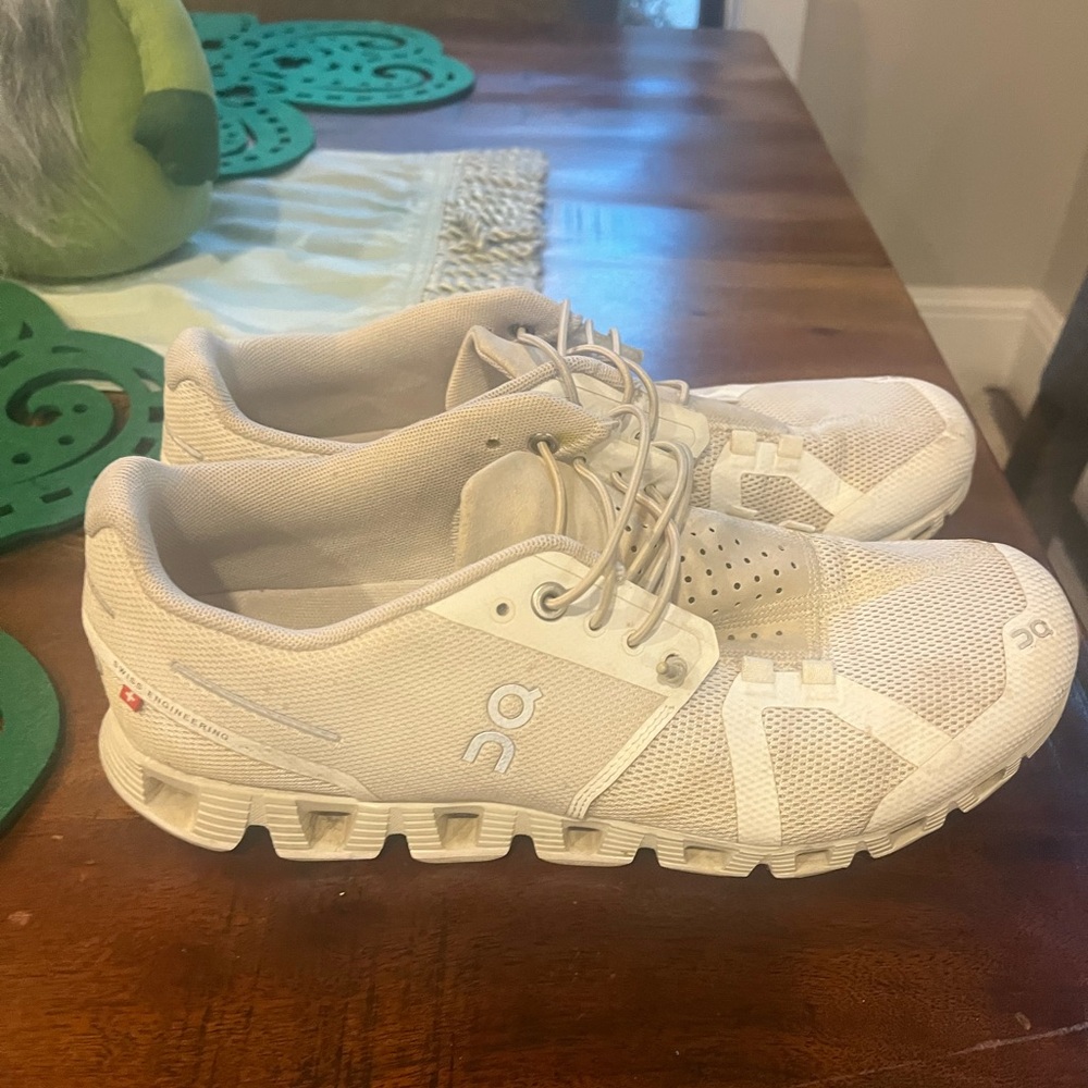 On Running Women's Sneakers - White and Gray - Picture 6 of 8
